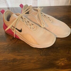 Nike Air Max Motion 2